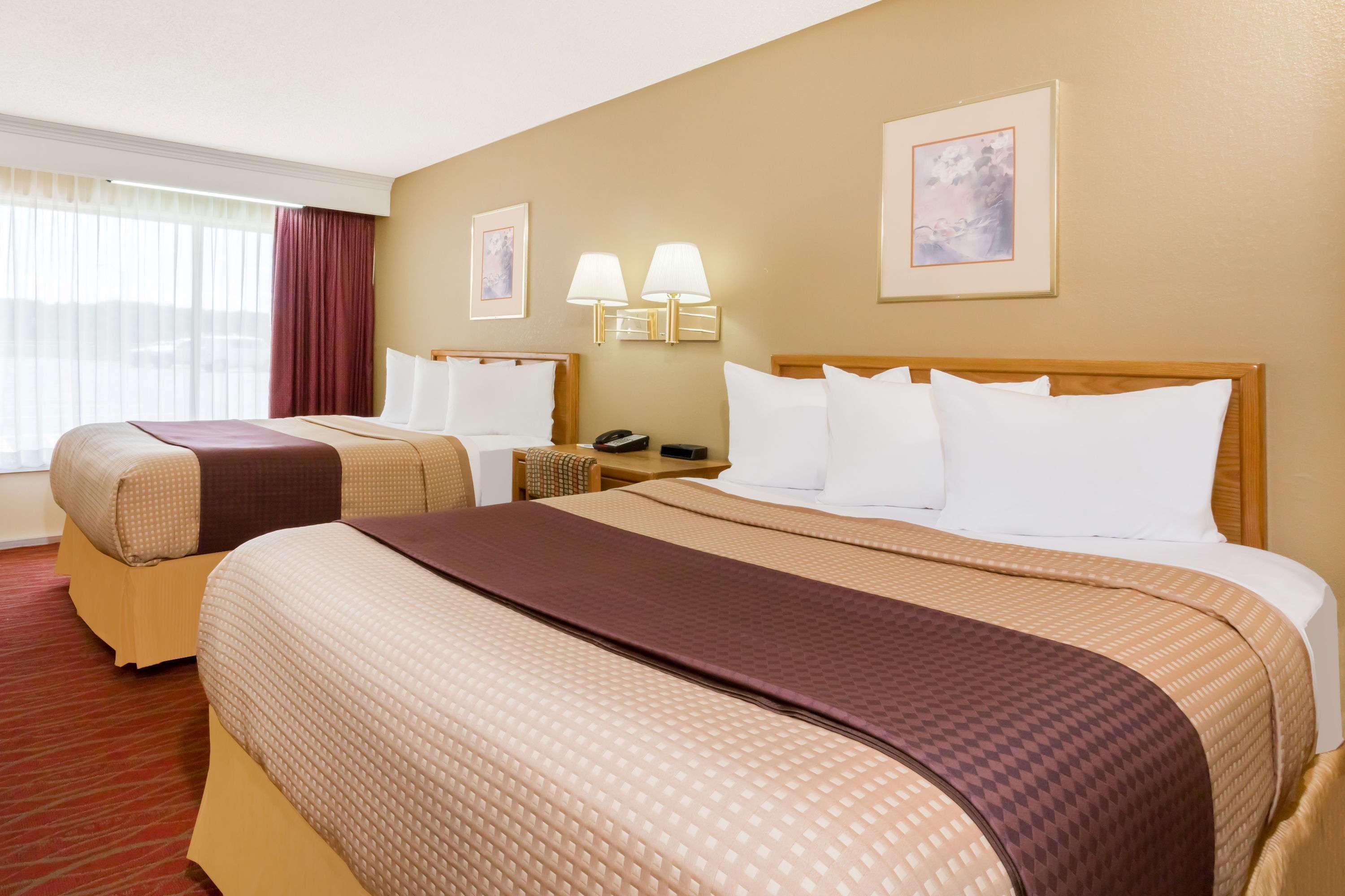 Days Inn By Wyndham Staunton Buitenkant foto