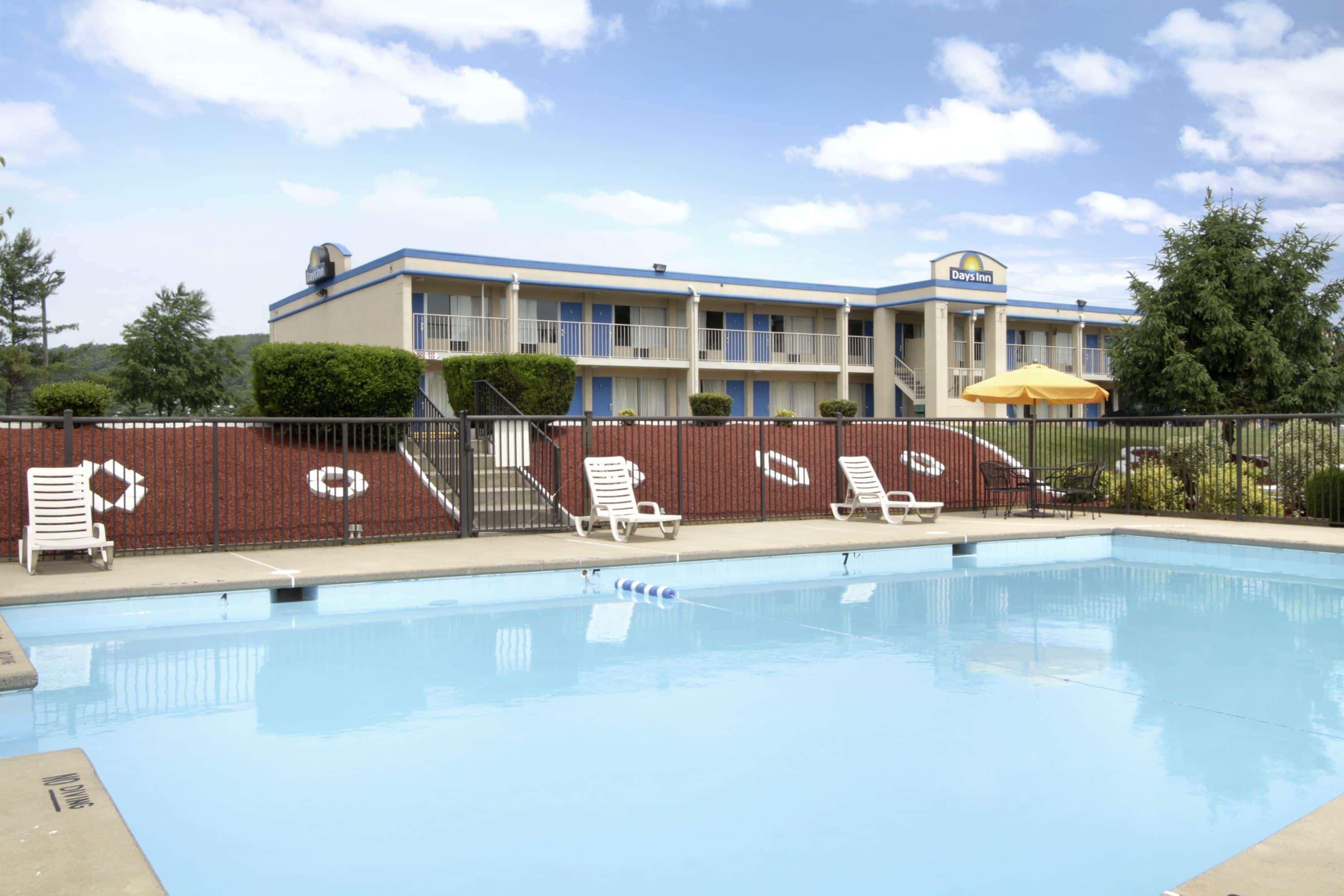 Days Inn By Wyndham Staunton Buitenkant foto